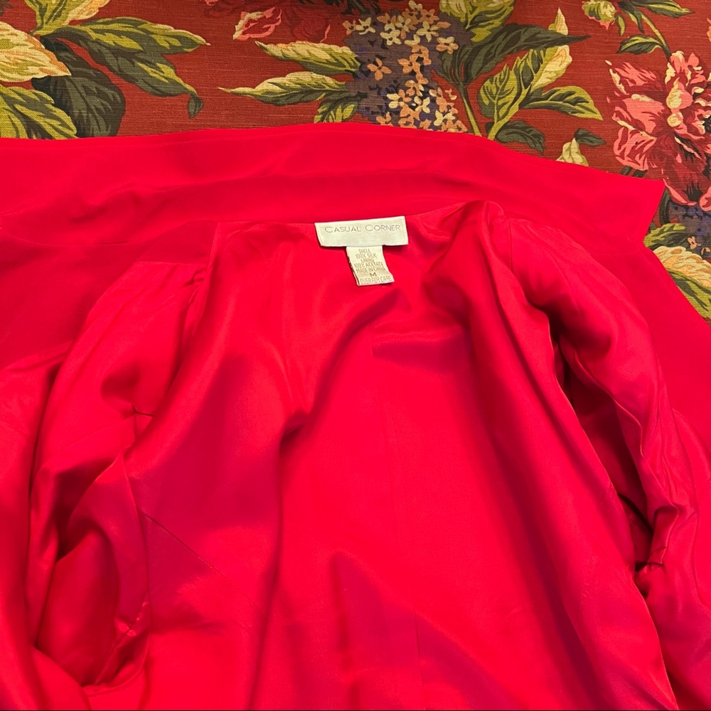 Casual Corners – 2 pc  Day to Evening - Red “Hot” 100% Silk Suit- Skirt/Jacket - Picture 14 of 15